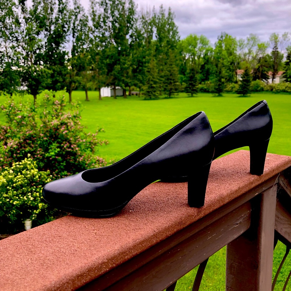 Rockport Total Motion Black Pumps
